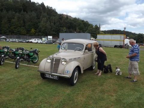 Exposition de voitures anciennes