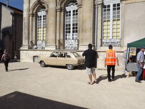 Expo à Toul, devant la cathédrale