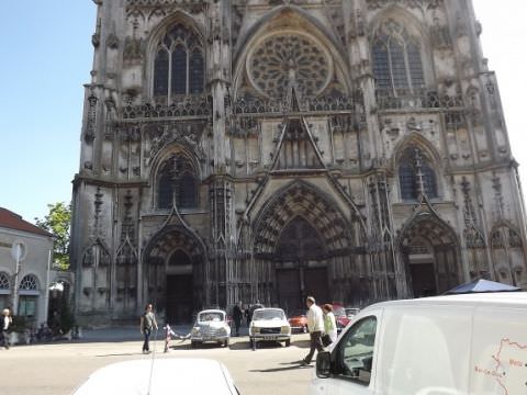 Expo à Toul, devant la cathédrale