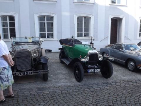 Exposition de voitures anciennes au Saarbrücker Schloß