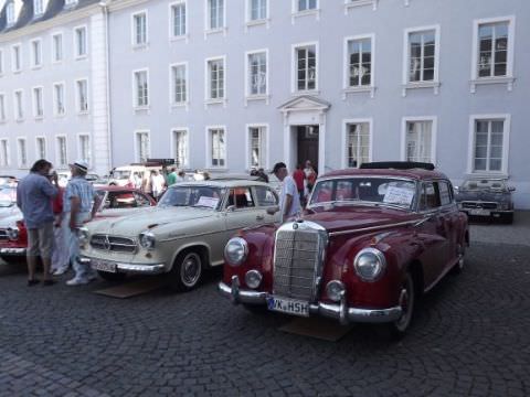 Exposition de voitures anciennes au Saarbrücker Schloß