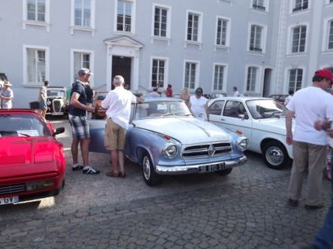 Exposition de voitures anciennes au Saarbrücker Schloß