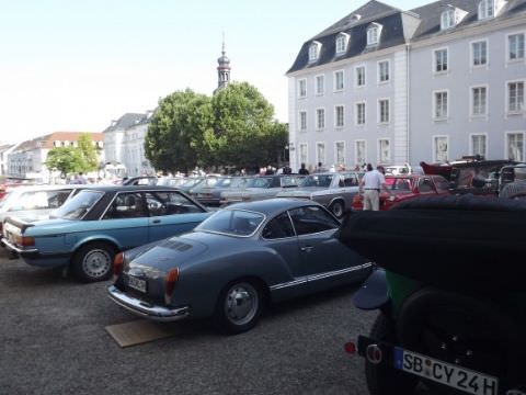 Exposition de voitures anciennes au Saarbrücker Schloß