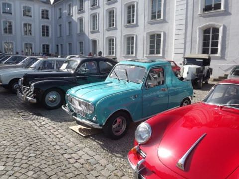 Exposition de voitures anciennes au Saarbrücker Schloß