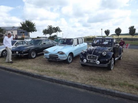 Photo expo auto en soutien a la petite Elena