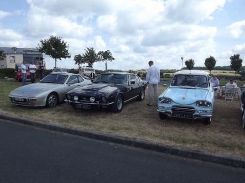 Photo expo auto en soutien a la petite Elena