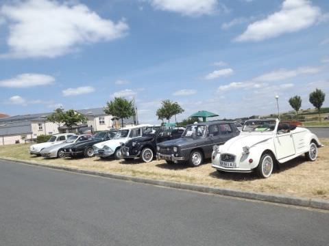 Photo expo auto en soutien a la petite Elena